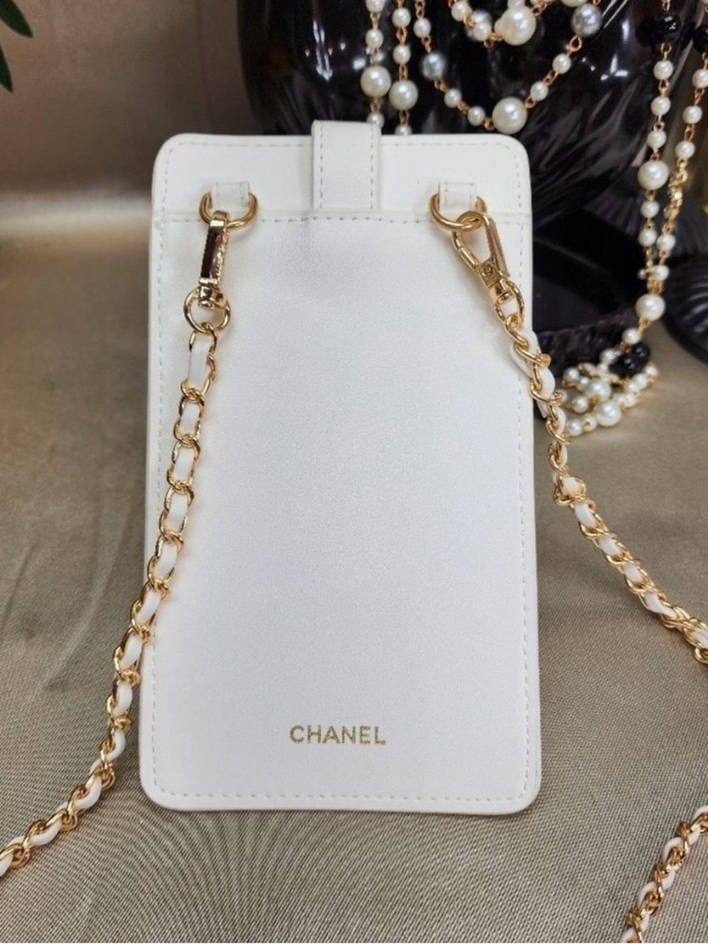 CHANEL White Coco Crush LIMITED EDITION Leather Phone Crossbody Bag GWP Item - Picture 3 of 3